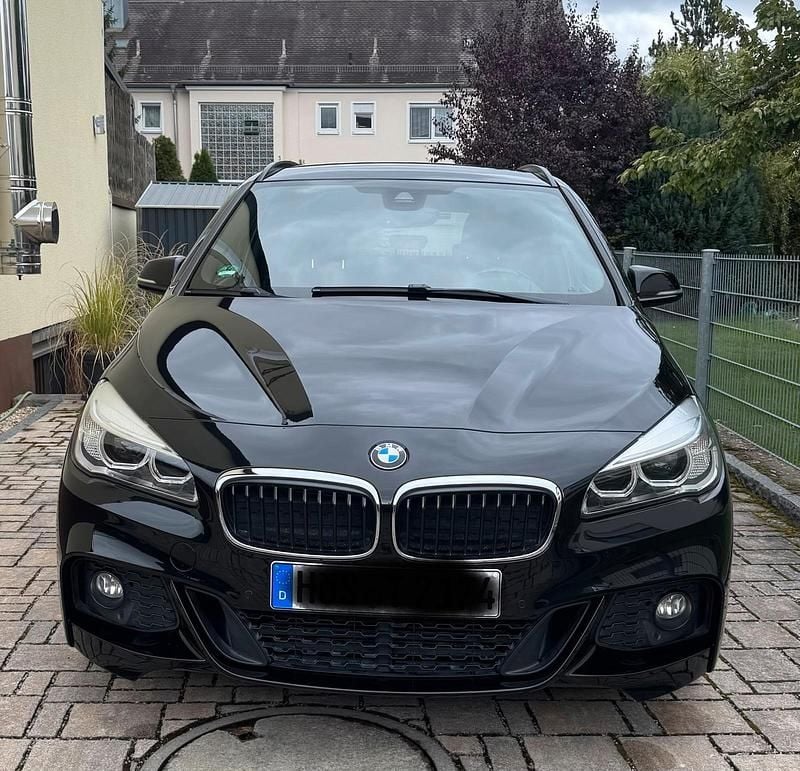 Schwarz Gebraucht 2017 BMW 220 Active Tourer M Sport Van / Kleinbus | 15.850 € (Superpreis) - Bild 1/4