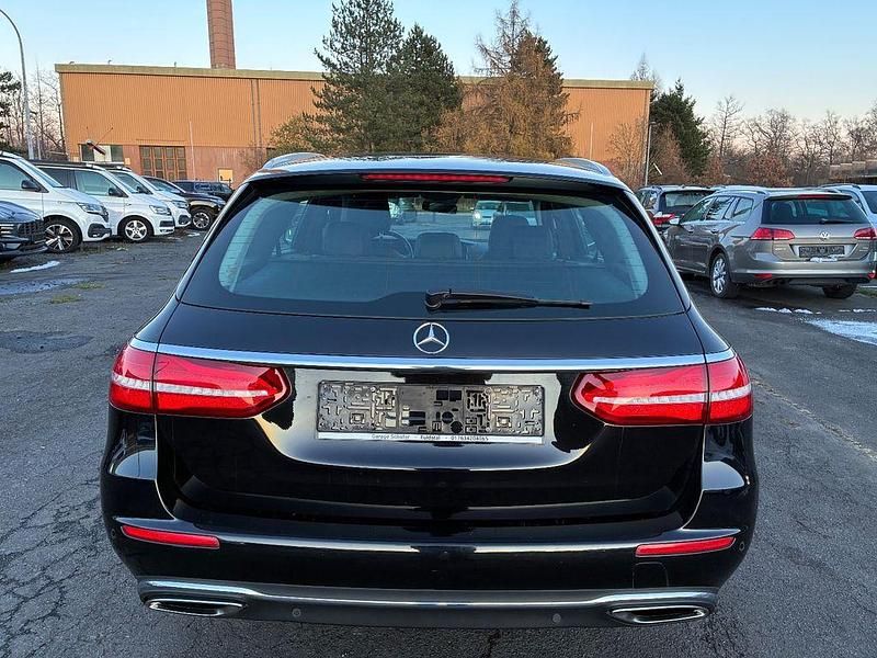 Gebraucht Mercedes E200 Avantgarde 184 PS (135 kW) 2017 Schwarz Limousine