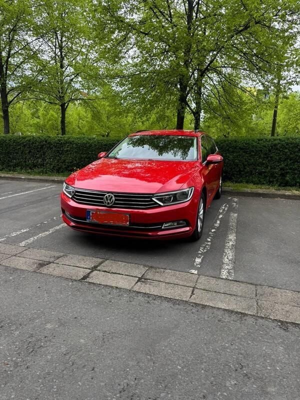 Rot Gebraucht 2016 VW Passat Comfortline Kombi | 8.500 € (Superpreis) - Bild 1/4