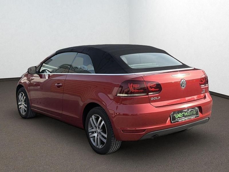 Gebraucht VW Golf 105 PS (77 kW) 2011 Rot (metallic) Cabrio