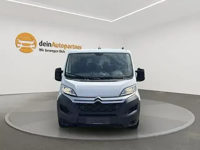 Gebraucht Citroën Jumper 140 PS (102 kW) 2023 Lackierung weiss icy/deckende Van / Kleinbus