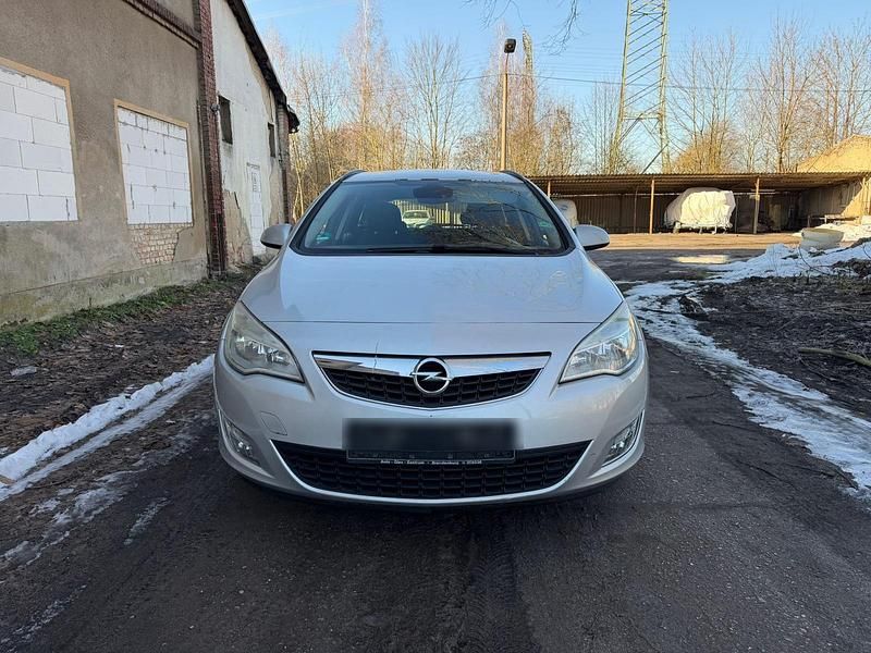 Gebraucht Opel Astra 125 PS (91 kW) 2011 Silber Kombi