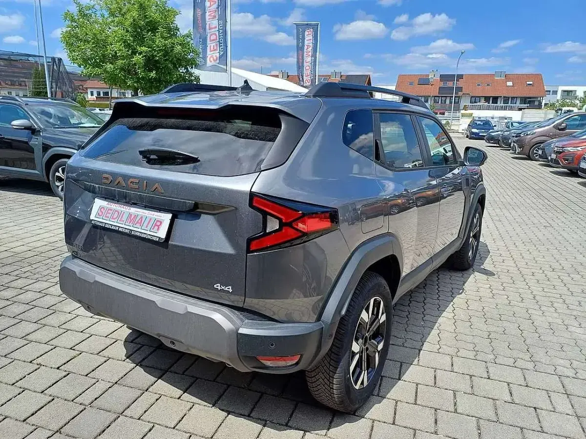 Neu Dacia Duster Extreme 131 PS (96 kW) 2025 Dolomite grau SUV