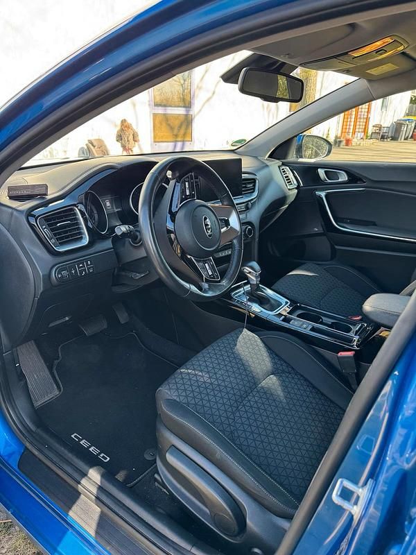 Gebraucht Kia Ceed Spirit 140 PS (102 kW) 2019 Blau Kleinwagen