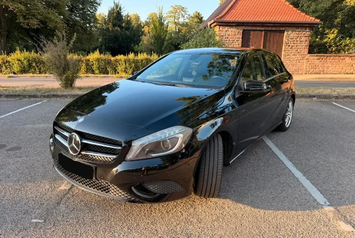 Gebraucht Mercedes A180 Style 122 PS (89 kW) 2013 Schwarz Kleinwagen