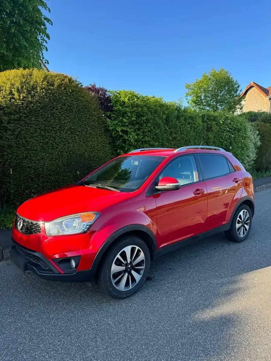 Gebraucht SsangYong Korando 150 PS (110 kW) 2015 Rot SUV
