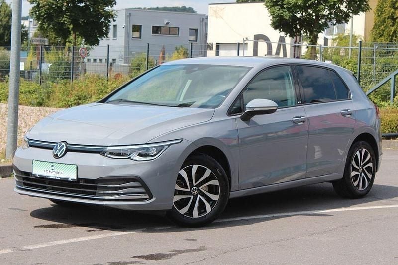 Grau Gebraucht 2023 VW Golf VIII Active Limousine | 20.900 € (Guter Preis) - Bild 1/4