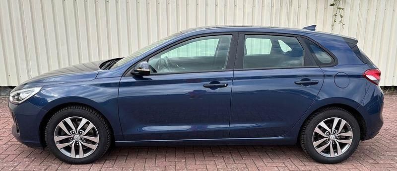Gebraucht Hyundai i30 Trend 140 PS (102 kW) 2018 Blau Limousine