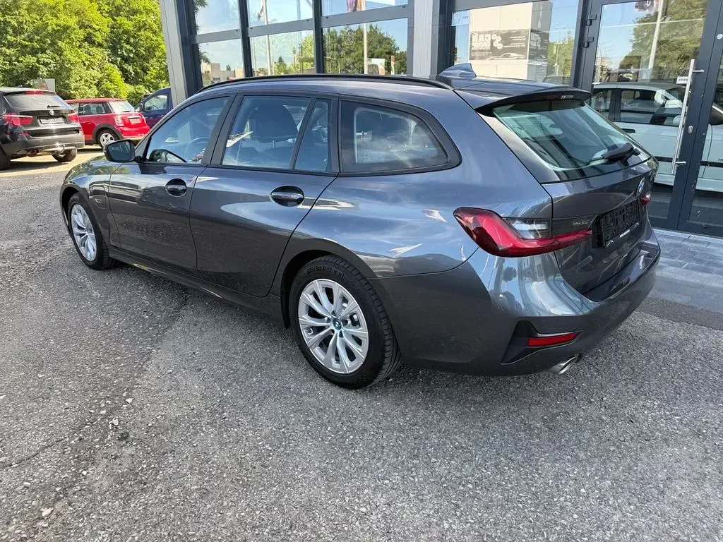 Gebraucht BMW 320e 163 PS (119 kW) 2022 Grau Kombi