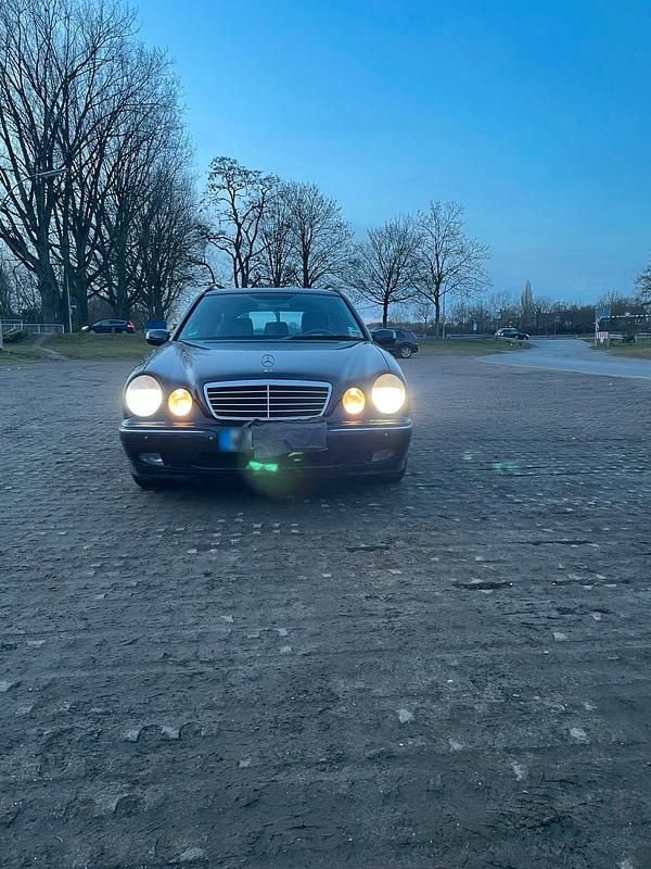 Gebraucht Mercedes E280 200 PS (147 kW) 2000 Blau Kombi