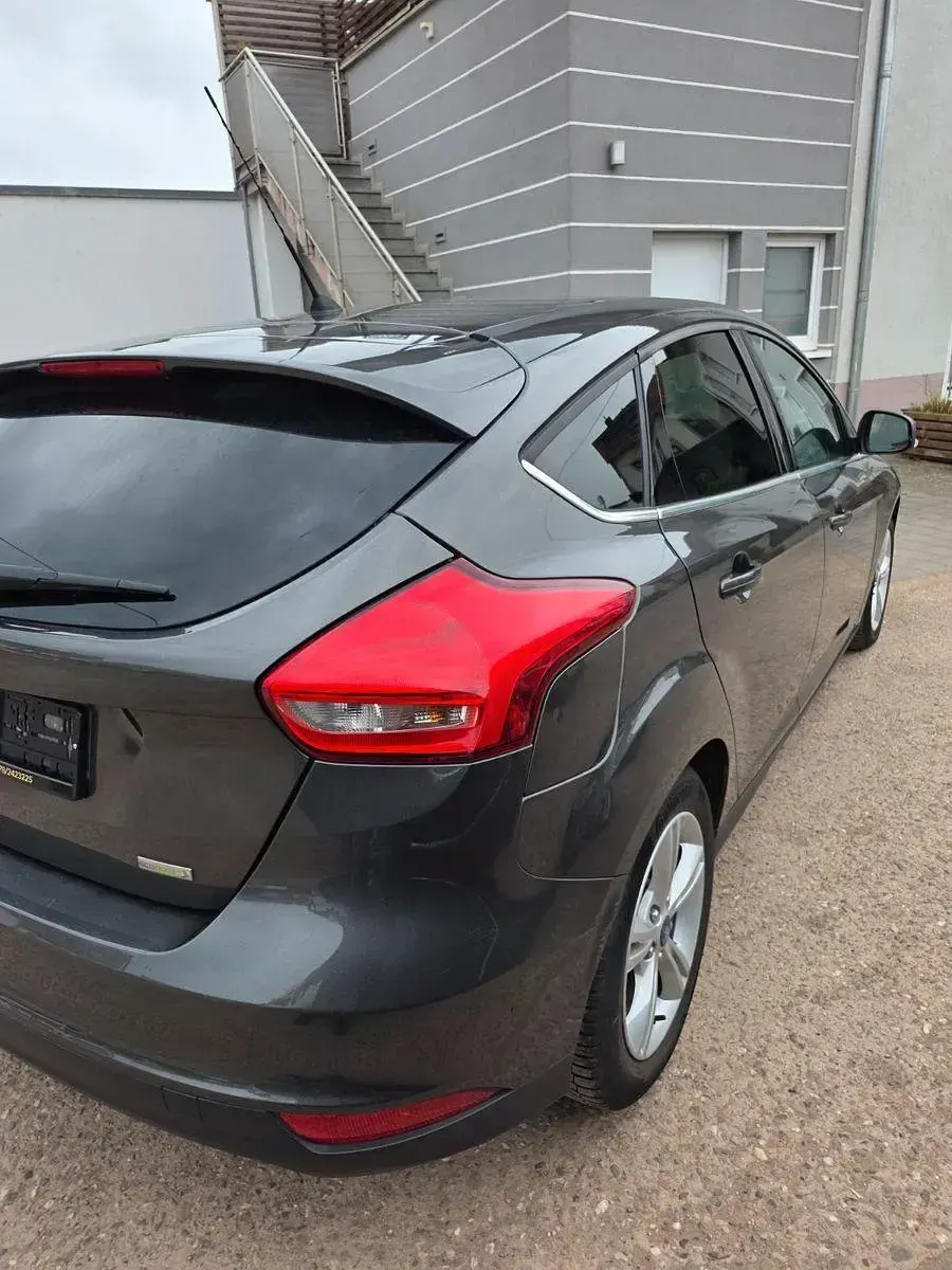 Used Ford Focus 125 HP (91 kW) 2016 Grey Hatchback