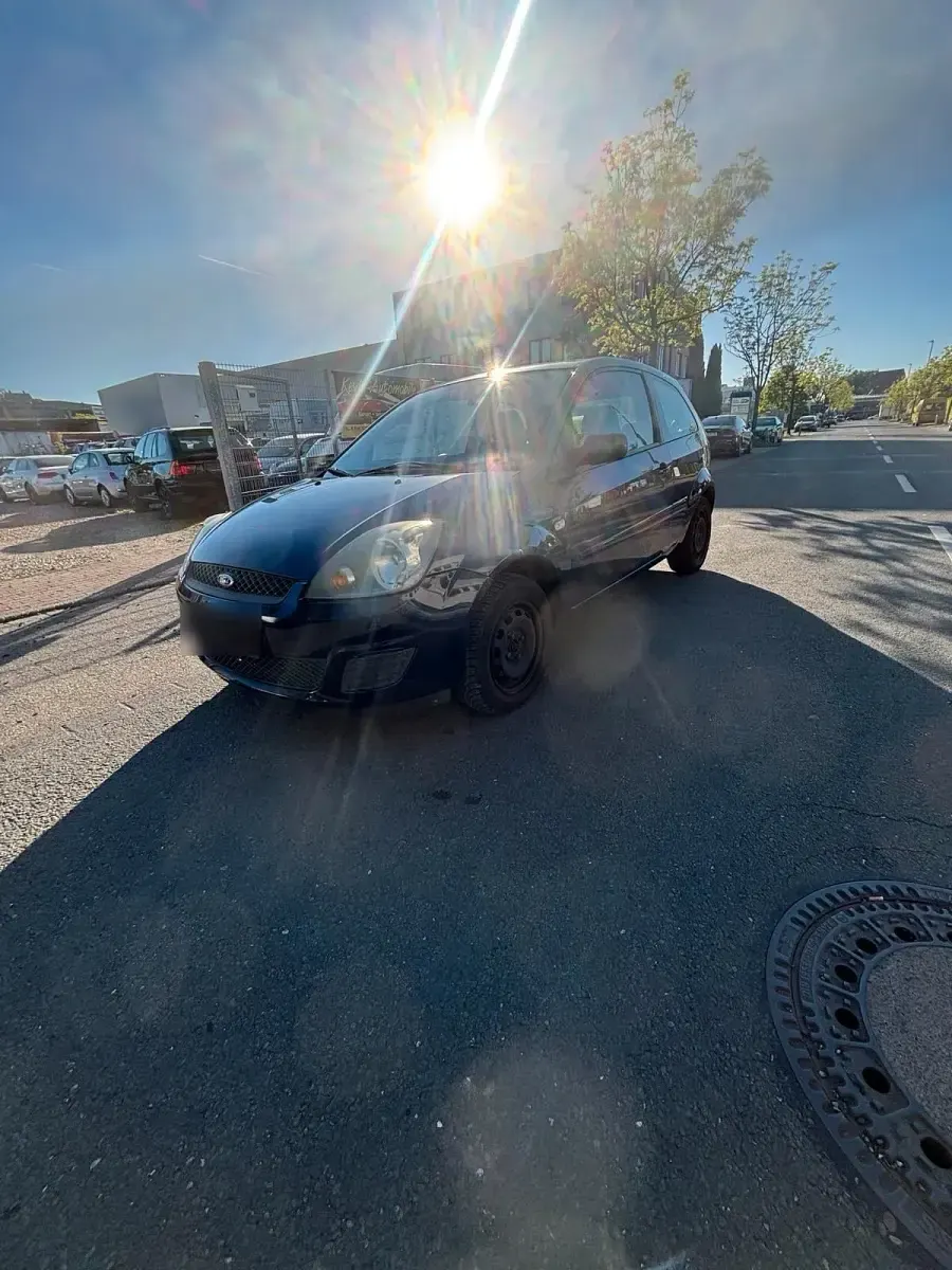 Gebraucht Ford Fiesta 90 PS (66 kW) 2008 Blau Kleinwagen