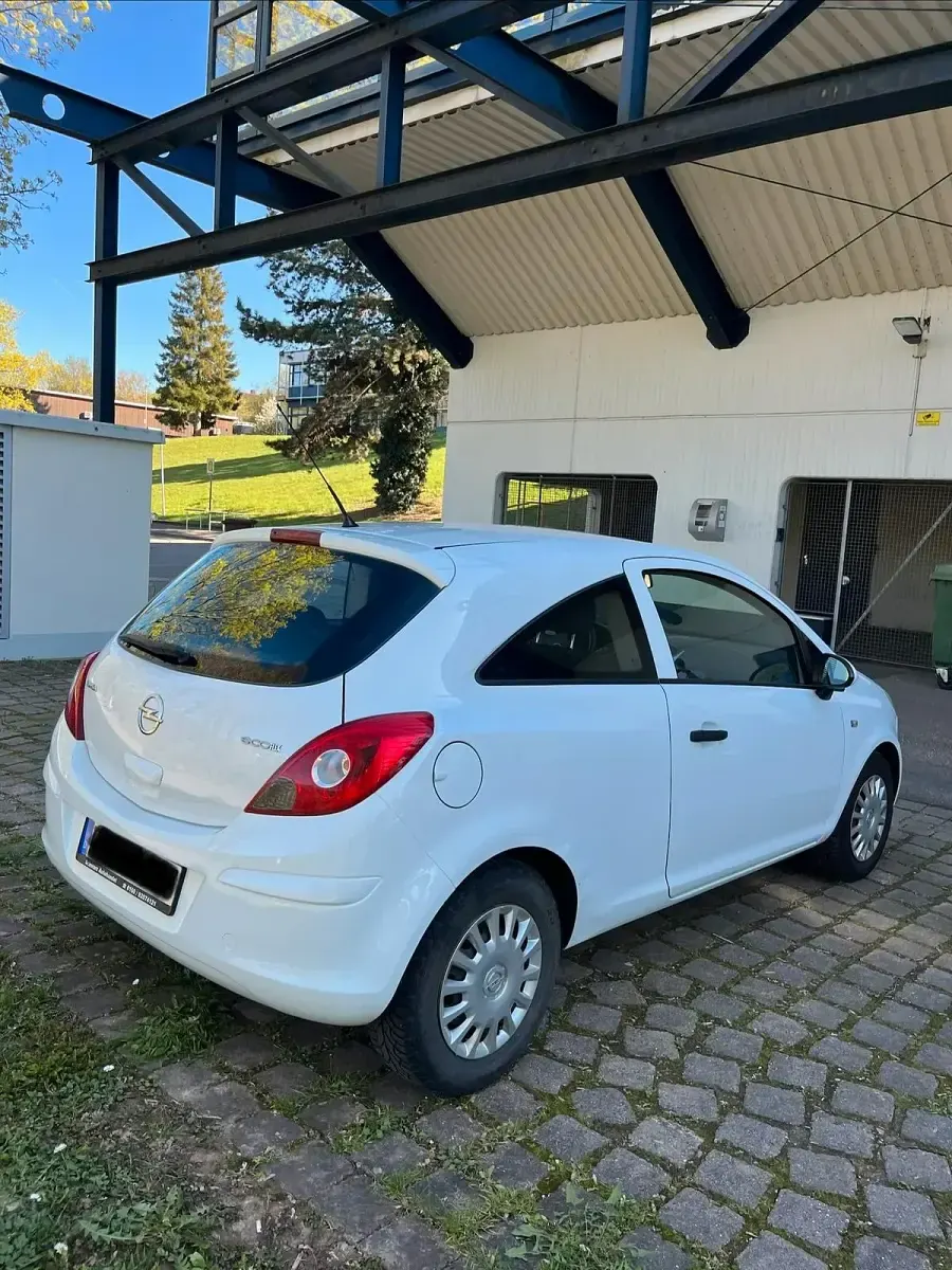 Gebraucht Opel Corsa 69 PS (50 kW) 2011 Weiß Kleinwagen