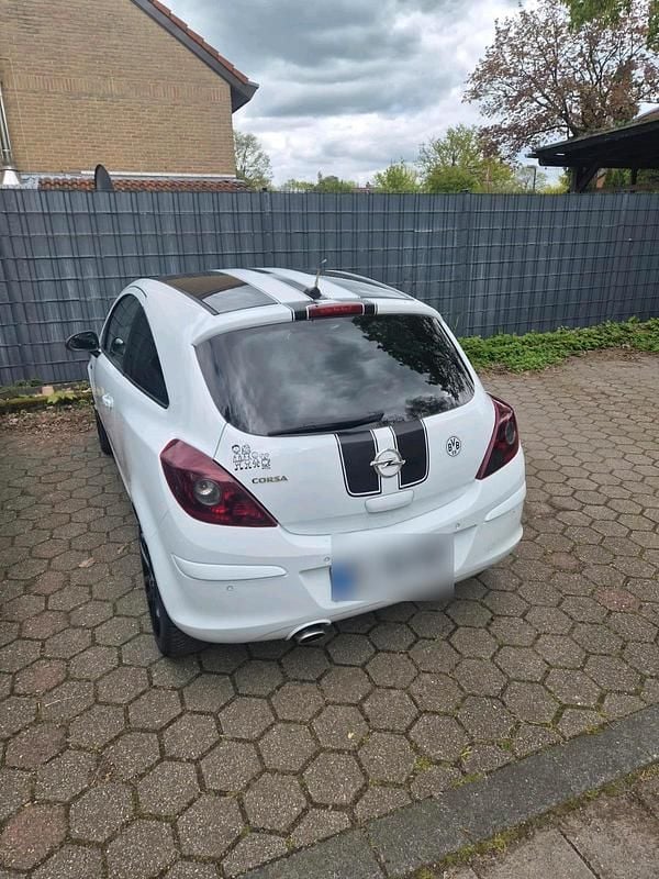 Second-hand Opel Corsa 74 CP (54 kW) 2013 Alb Hatchback
