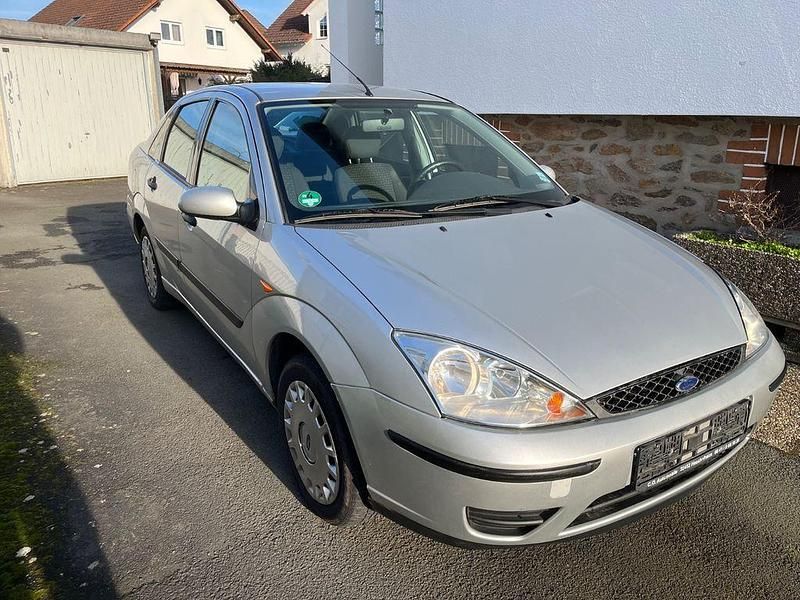 Gebraucht Ford Focus Ambiente 101 PS (74 kW) 2003 Silber Limousine