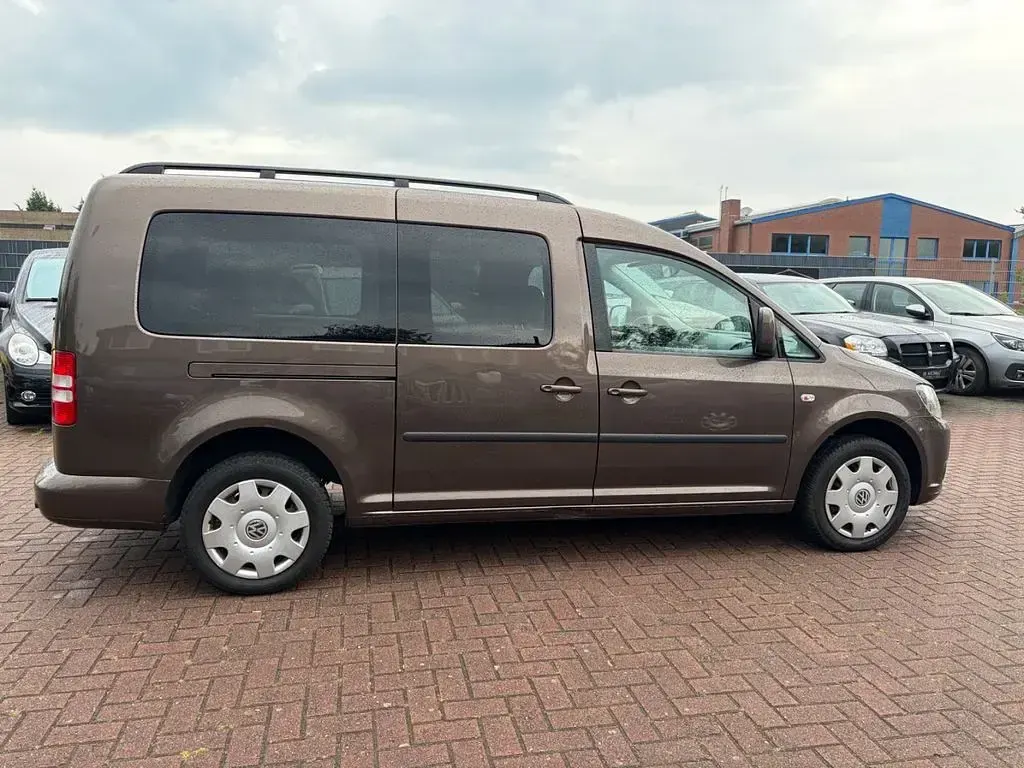 Gebraucht VW Caddy Maxi 105 PS (77 kW) 2012 Braun Van / Kleinbus