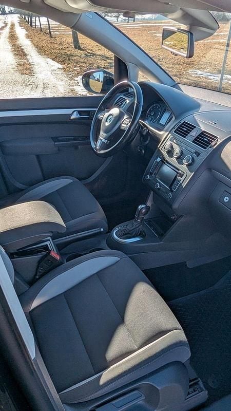 Gebraucht VW Touran Comfortline 140 PS (102 kW) 2013 Schwarz Van / Kleinbus