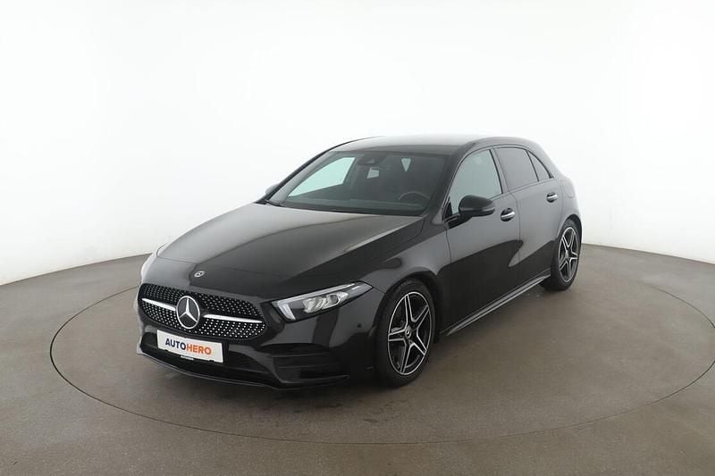 Schwarz Gebraucht 2019 Mercedes A200 AMG line Limousine | 25.290 € (Fairer Preis) - Bild 1/3