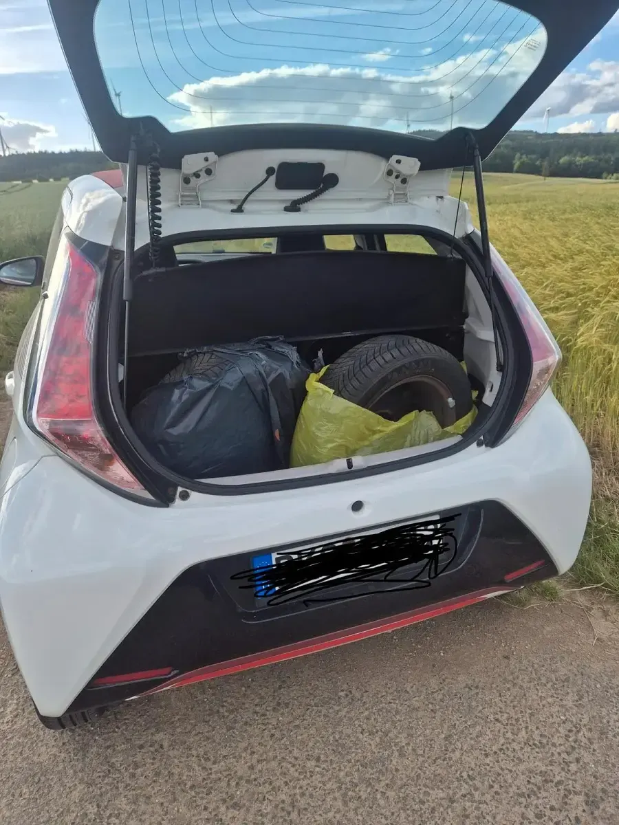 Gebraucht Toyota Aygo 69 PS (50 kW) 2017 Weiß Kleinwagen