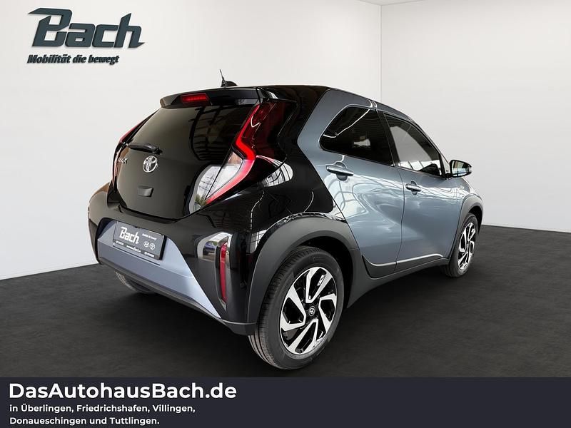 Gebraucht Toyota Aygo X Basis 72 PS (52 kW) 2025 Celestite grey / schwarz SUV
