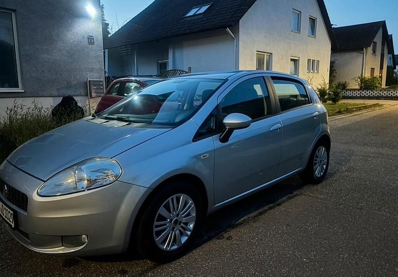 Silber Gebraucht 2008 Fiat Grande Punto Kleinwagen | 2.600 € (Fairer Preis) - Bild 1/4