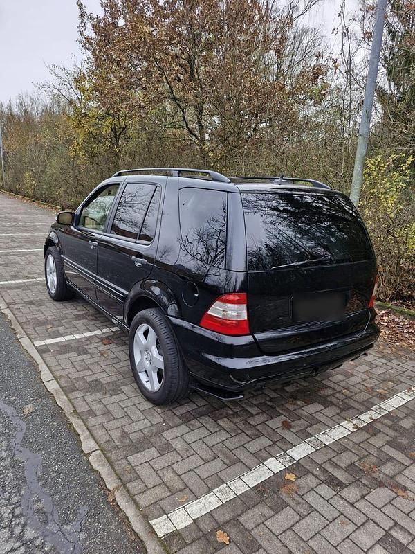 Gebraucht Mercedes ML270 163 PS (119 kW) 2003 Schwarz SUV
