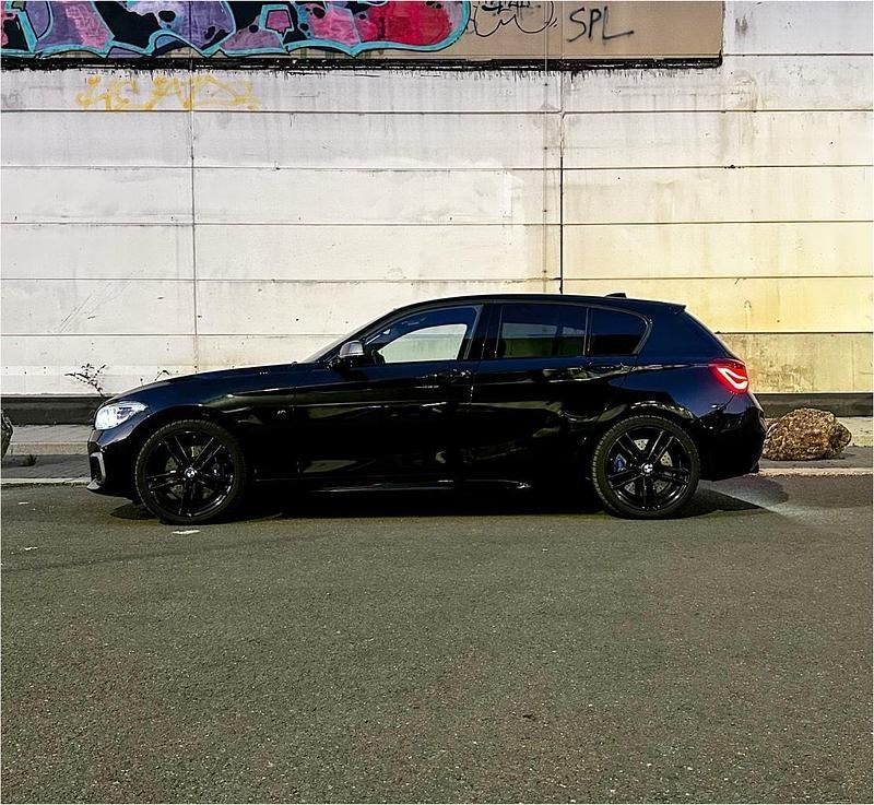 Schwarz Gebraucht 2019 BMW M140 Shadowline Limousine | 31.000 € (Fairer Preis) - Bild 1/2