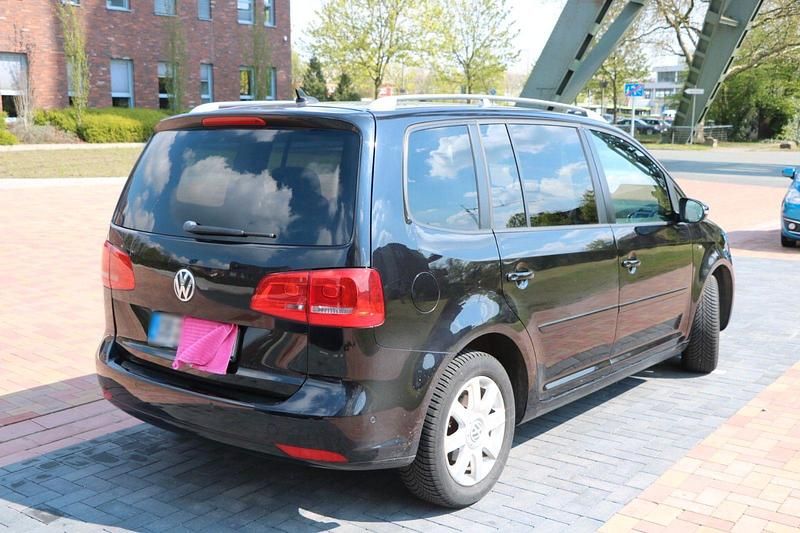 Gebraucht VW Touran Cup 105 PS (77 kW) 2015 Schwarz Van / Kleinbus