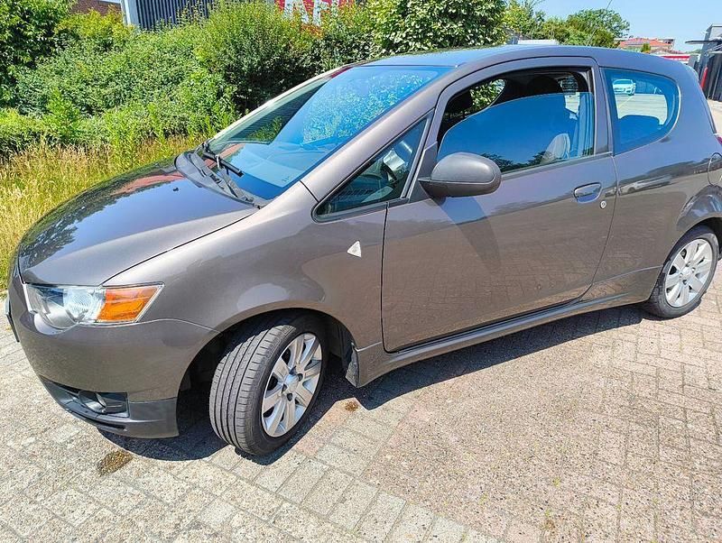 Gebraucht Mitsubishi Colt 95 PS (69 kW) 2013 Braun Limousine