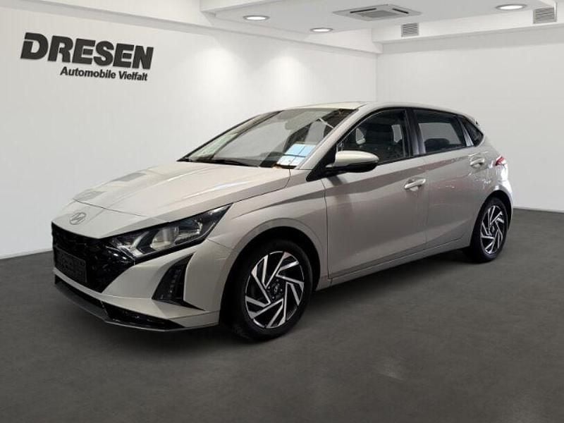 Grau Gebraucht 2024 Hyundai i20 Trend Kleinwagen | 17.920 € (Guter Preis) - Bild 1/4