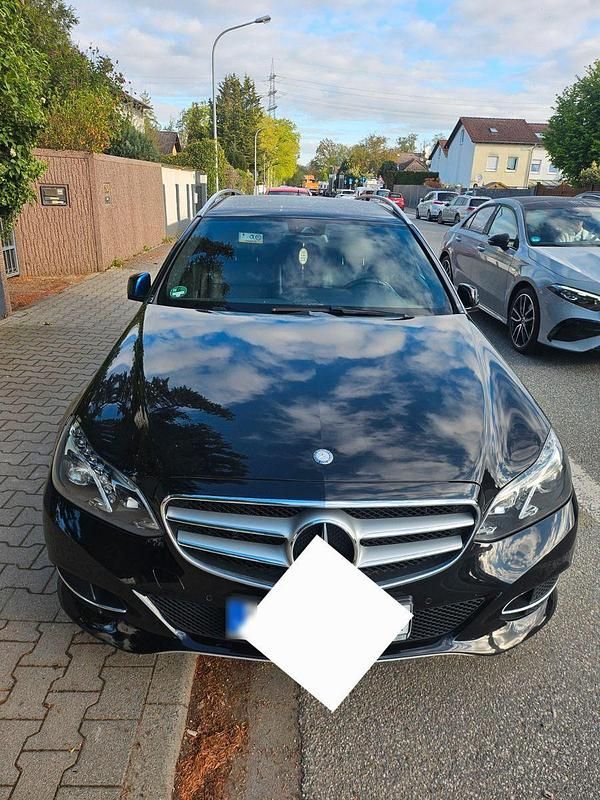 Używany Mercedes E220 Edition 170 KM (125 kW) 2015 Czarny Sedan/Limuzyna
