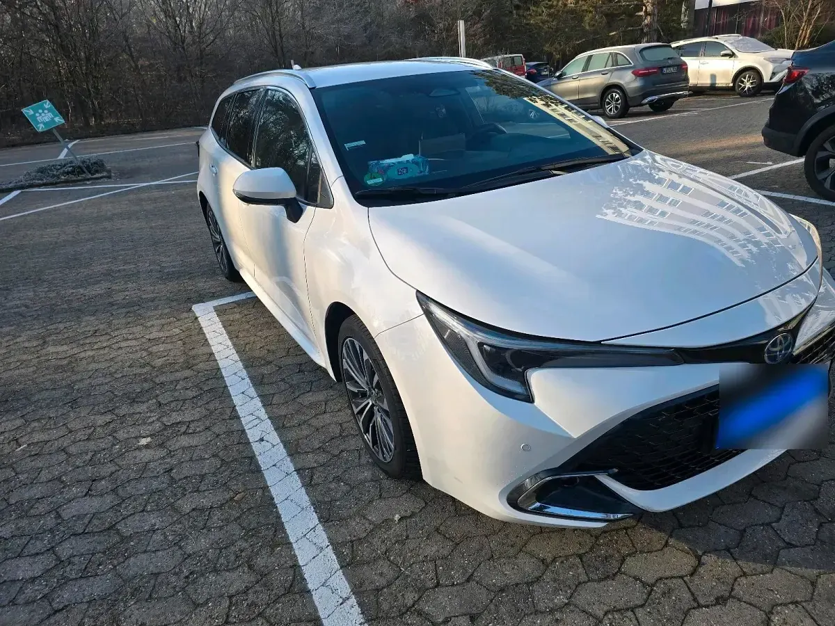 Gebraucht Toyota Corolla 98 PS (72 kW) 2024 Weiß Kombi