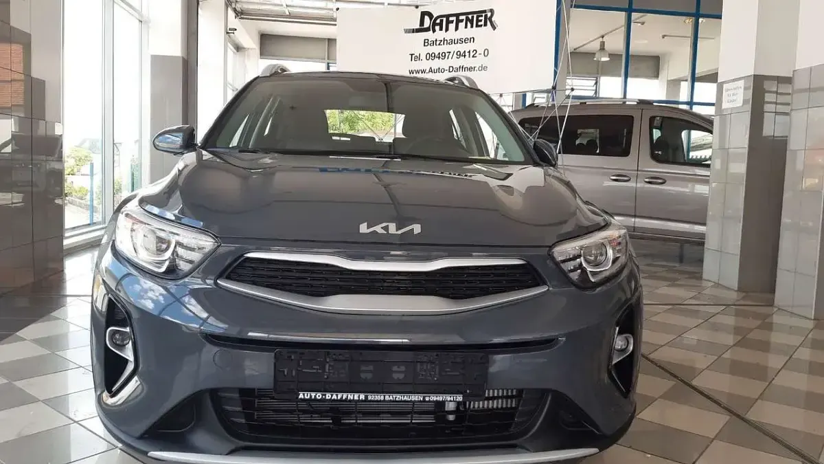 Gebraucht Kia Stonic 101 PS (74 kW) 2024 Grau SUV