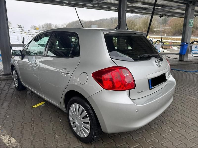 Gebraucht Toyota Auris 126 PS (92 kW) 2009 Silber Kleinwagen