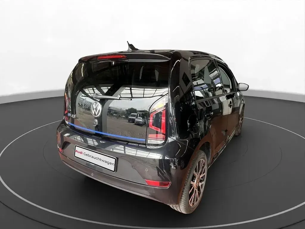 Gebraucht VW e-up! Style 61 kW (83 PS) 2022 Deep black perleffekt Kleinwagen