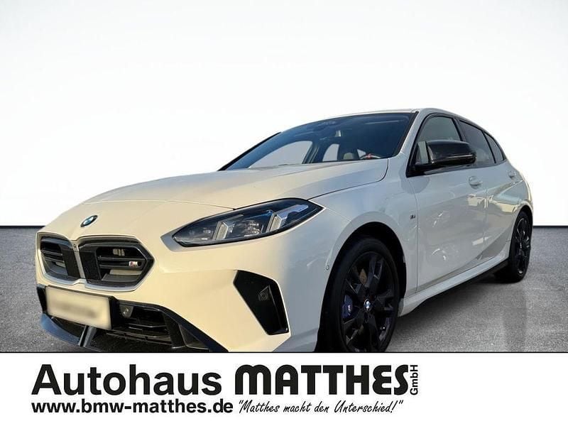 Weiss Gebraucht 2024 BMW M135 Efficient Dynamics Kleinwagen | 43.950 € (Teuer) - Bild 1/4