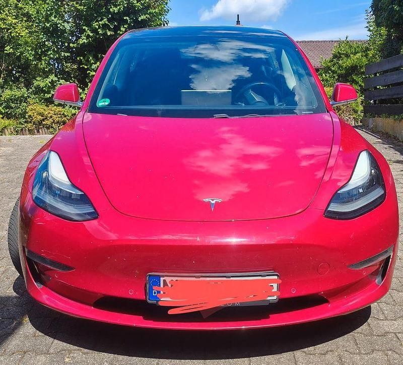Rot Gebraucht 2019 Tesla Model 3 Limousine | 19.000 € (Guter Preis) - Bild 1/4