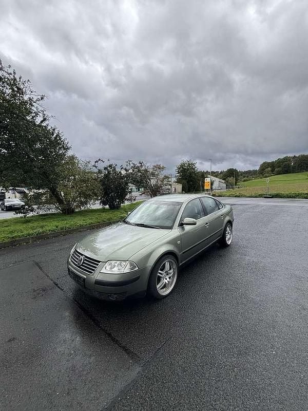 Grün Gebraucht 2002 VW Passat Comfortline Kombi | 1.500 € (Guter Preis) - Bild 1/4