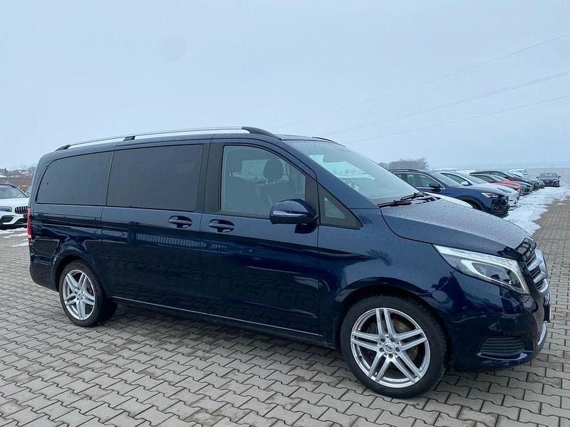 Gebraucht Mercedes V220 Edition 163 PS (119 kW) 2018 Blau Van / Kleinbus
