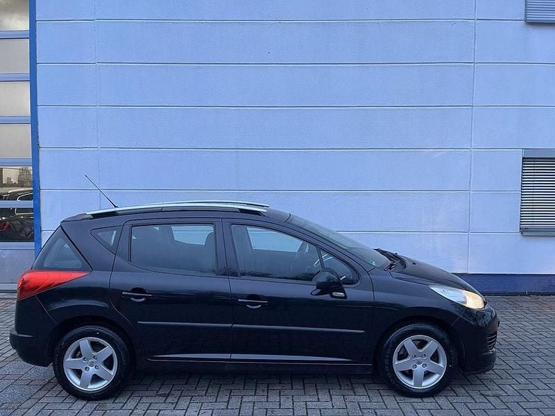 Gebraucht Peugeot 207 Filou 95 PS (69 kW) 2011 Schwarz Kombi