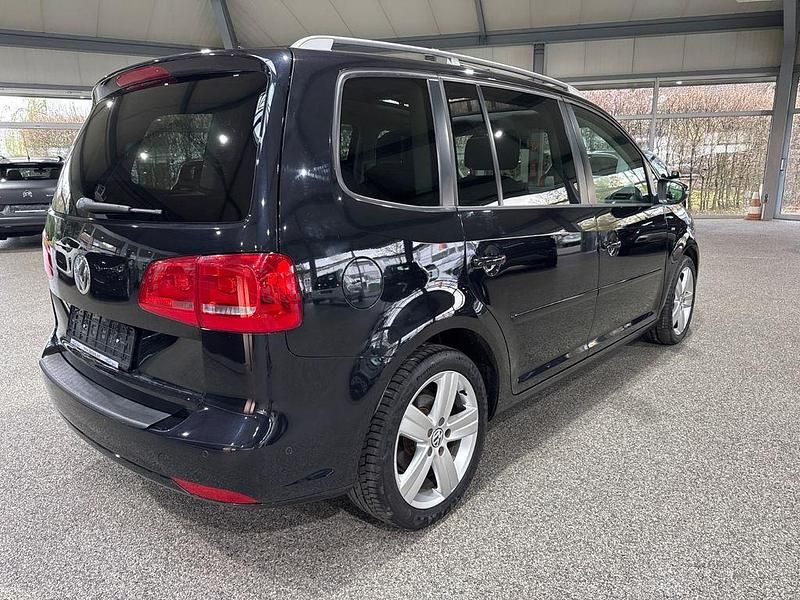 Gebraucht VW Touran Cup 140 PS (102 kW) 2015 Schwarz Van / Kleinbus
