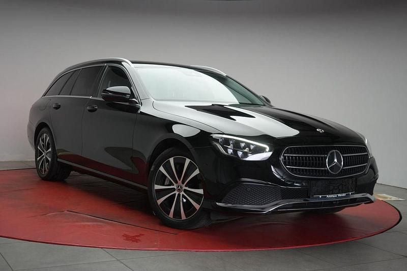 Schwarz Gebraucht 2022 Mercedes E300 Limousine | 27.450 € (Superpreis) - Bild 1/4