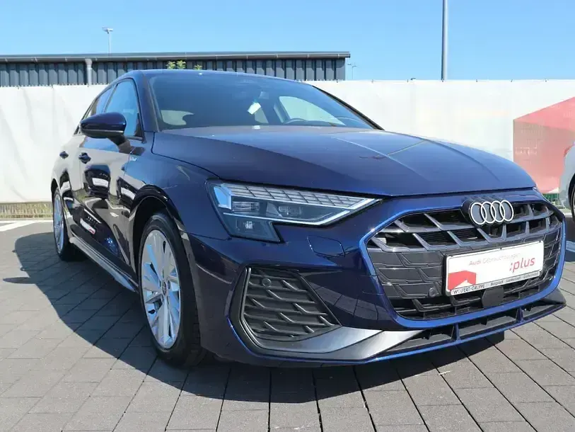 Gebraucht Audi A3 S-Line 150 PS (110 kW) 2025 Navarrablau metallic Limousine