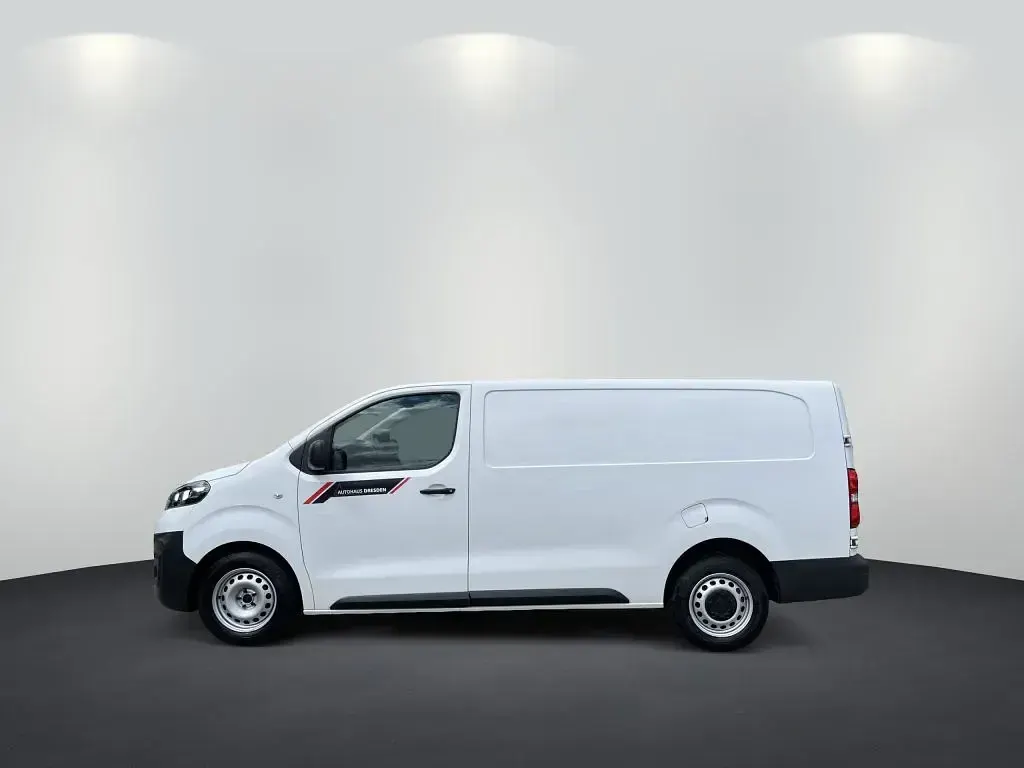 Gebraucht Opel Vivaro Elegance 144 PS (105 kW) 2022 Jade weiss Van / Kleinbus