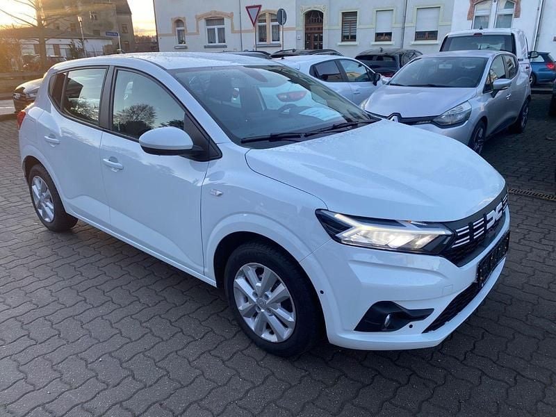 Weiß Gebraucht 2023 Dacia Sandero Expression Kleinwagen | 12.890 € (Superpreis) - Bild 1/4