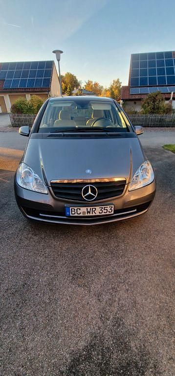 Grau Gebraucht 2009 Mercedes A160 Avantgarde Van / Kleinbus | 2.150 € (Fairer Preis) - Bild 1/4