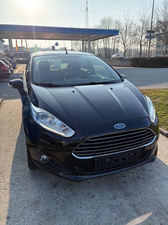 Gebraucht Ford Fiesta Celebration 101 PS (74 kW) 2014 Schwarz Kleinwagen