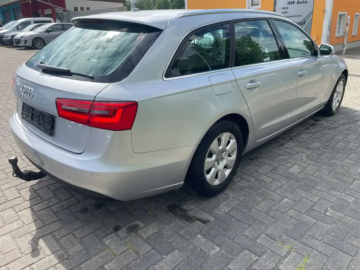 Gebraucht Audi A6 177 PS (130 kW) 2012 Eissilber metallic Kombi