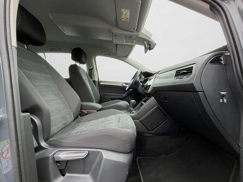 Gebraucht VW Touran Comfortline 150 PS (110 kW) 2023 Delfingrau metallic (metallic) Van / Kleinbus