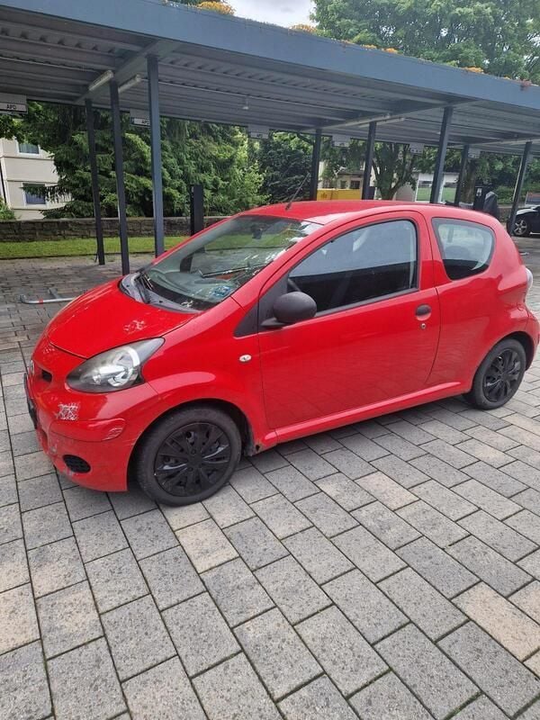 Rot Gebraucht 2010 Toyota Aygo Kleinwagen | 680 € (Superpreis) - Bild 1/4